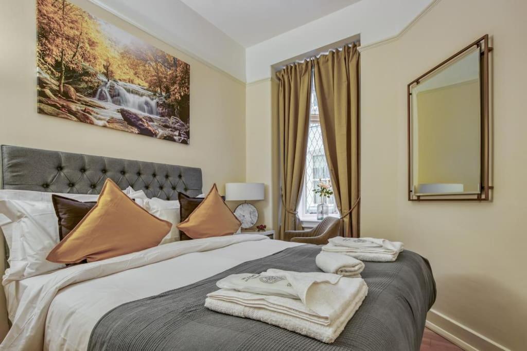 2Bed 2Bath Apartment Earls Court
