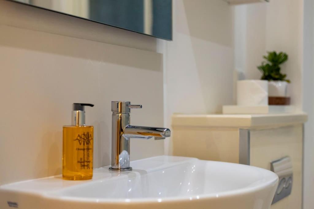 2Bed 2Bath Apartment Earls Court