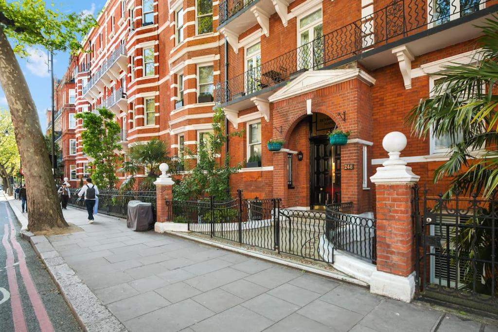 2Bed 2Bath Apartment Earls Court