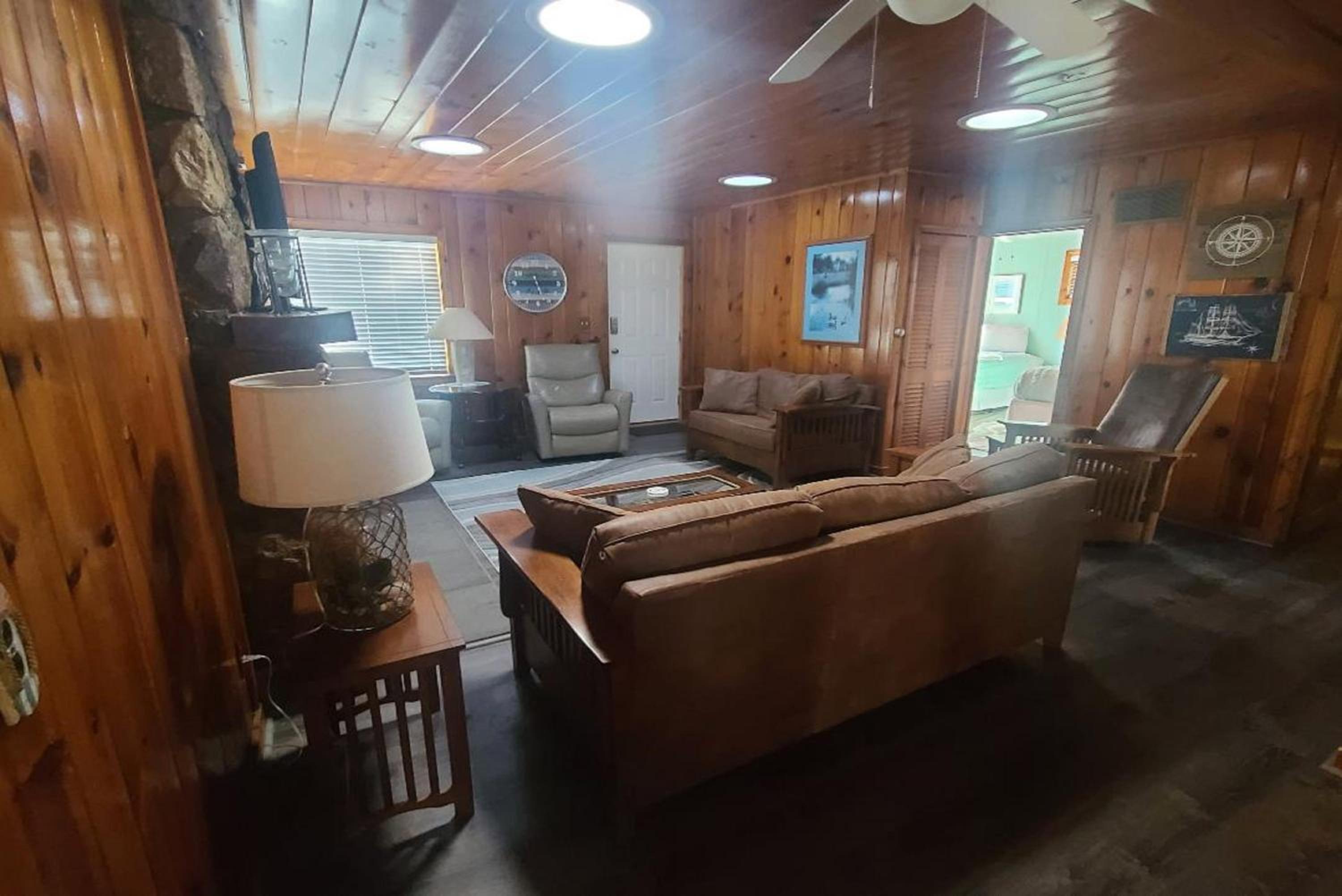 Lake Huron - 3 Bedroom, 2 Bath Lake Front Home (Sleeps 12) view 5