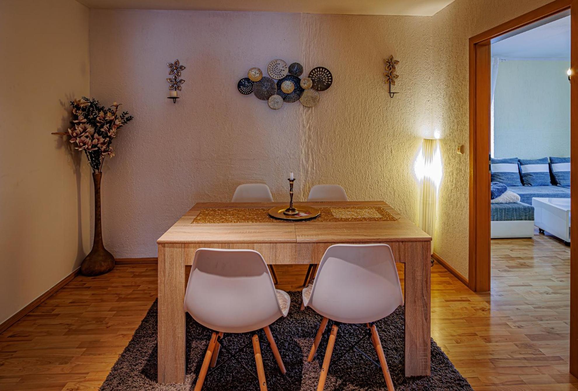 Wohnen über einem mediterranen Restaurant,Apartment 2 oder 3