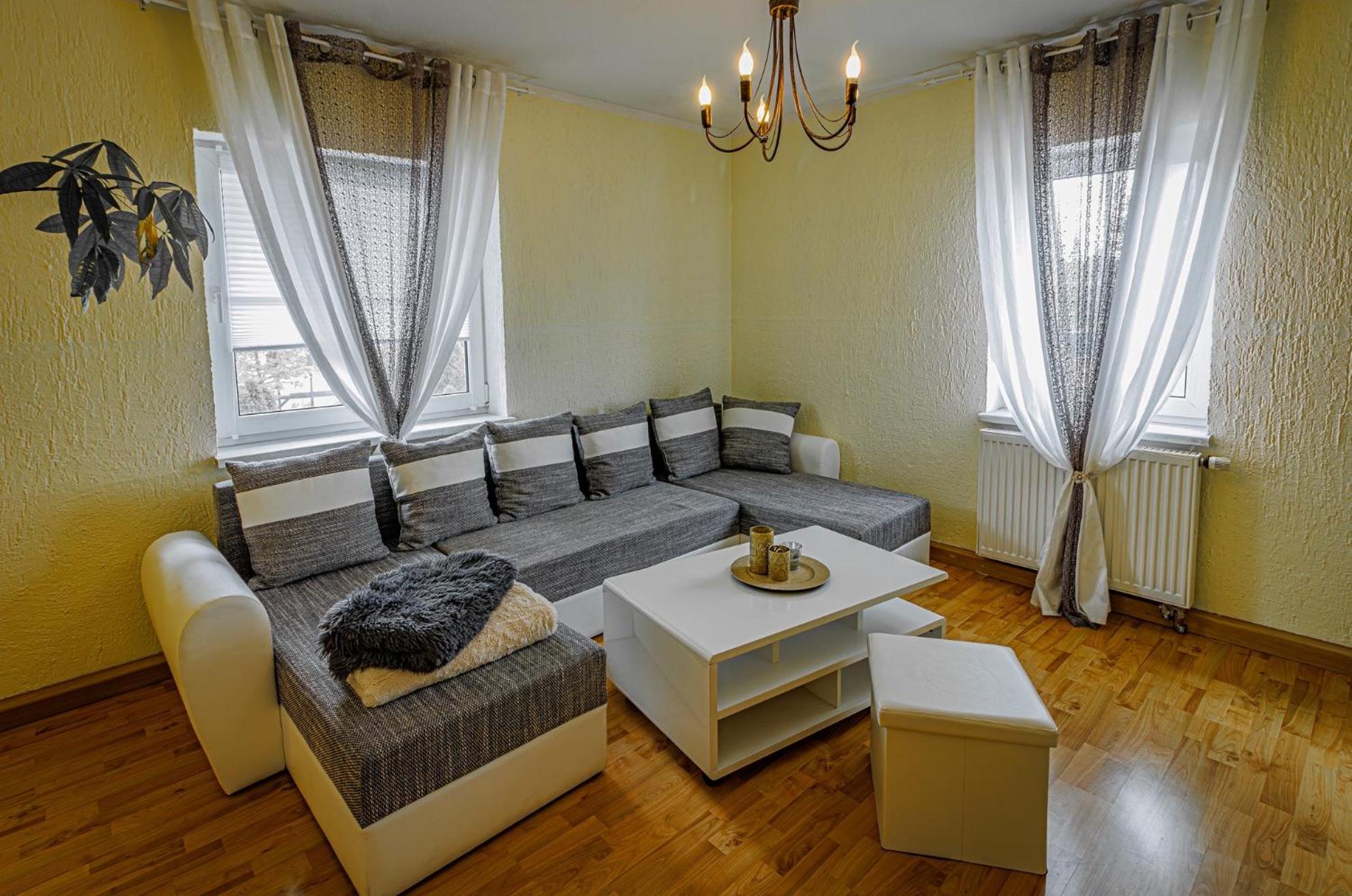 Wohnen über einem mediterranen Restaurant,Apartment 2 oder 3