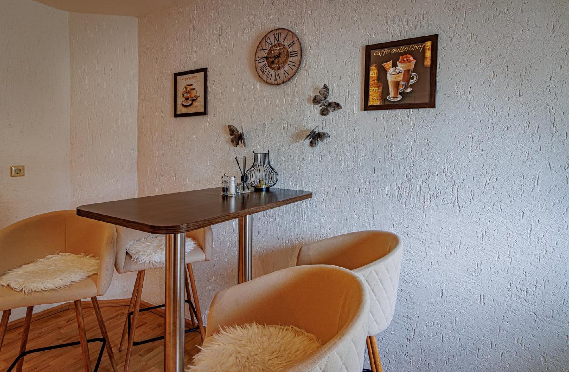 Wohnen über einem mediterranen Restaurant,Apartment 2 oder 3
