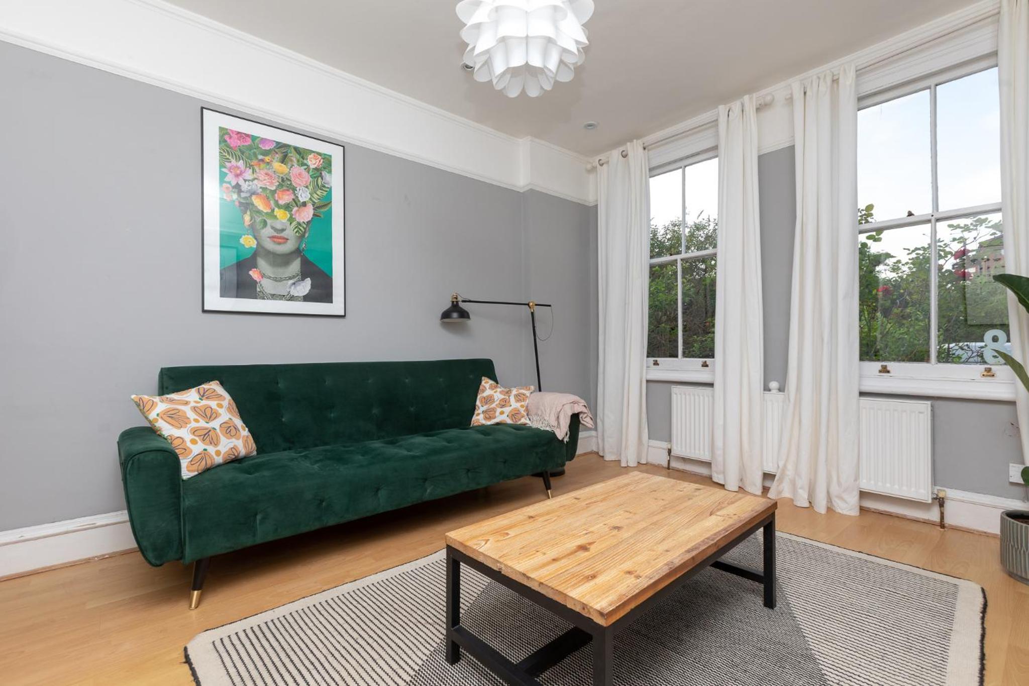 2 Bed Apartment in Sydenham, London view 2
