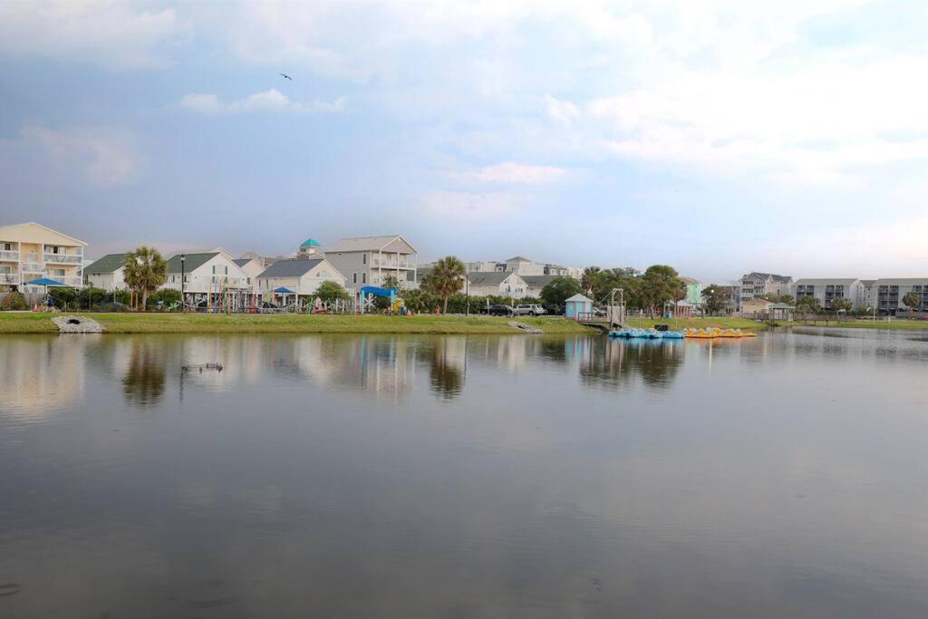 Modern upscale-House @ Lake-Golf Cart Rental-EV view 2