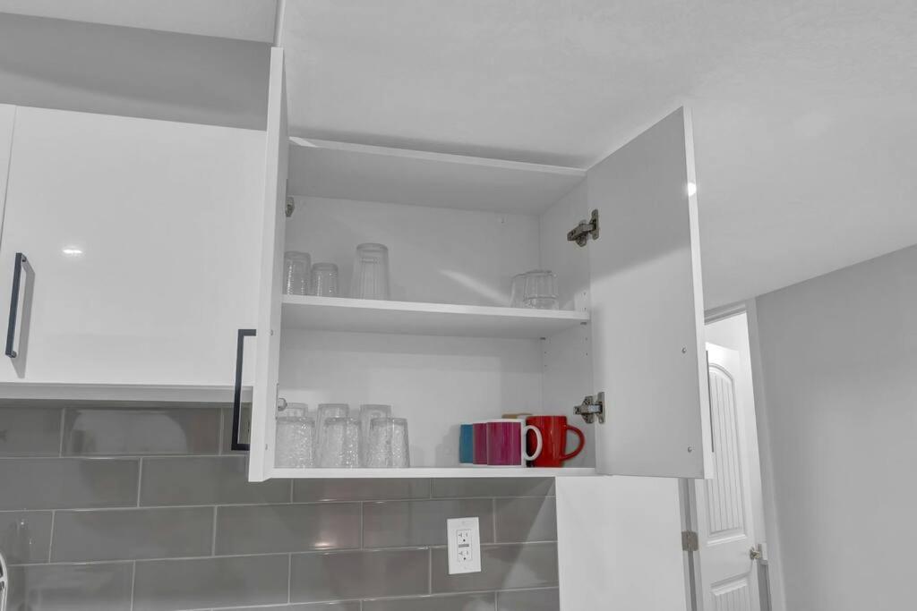 ModernSuite*NearAirport*2Queens*2Bedroom*FullKitchen