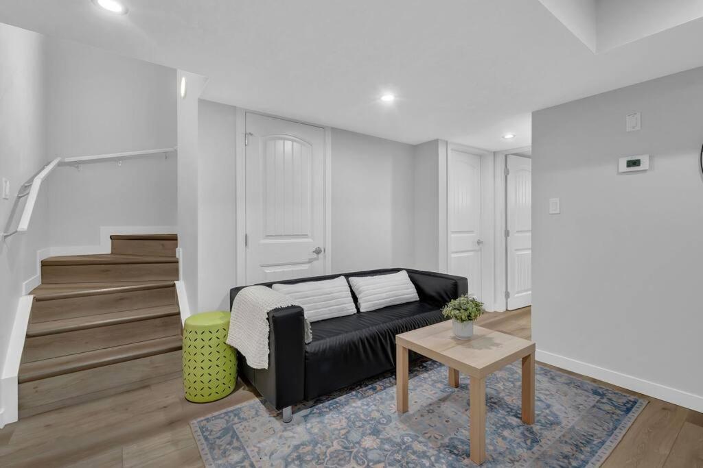 ModernSuite*NearAirport*2Queens*2Bedroom*FullKitchen