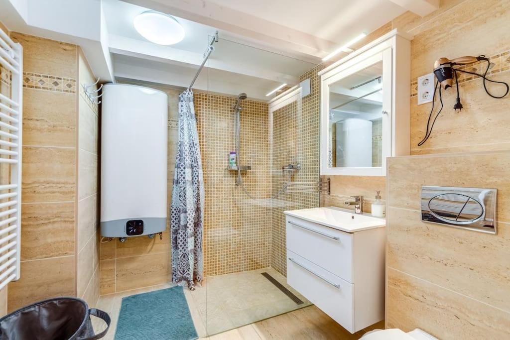 Amazing Kazinczy Flat No. 1 Budapest view 3