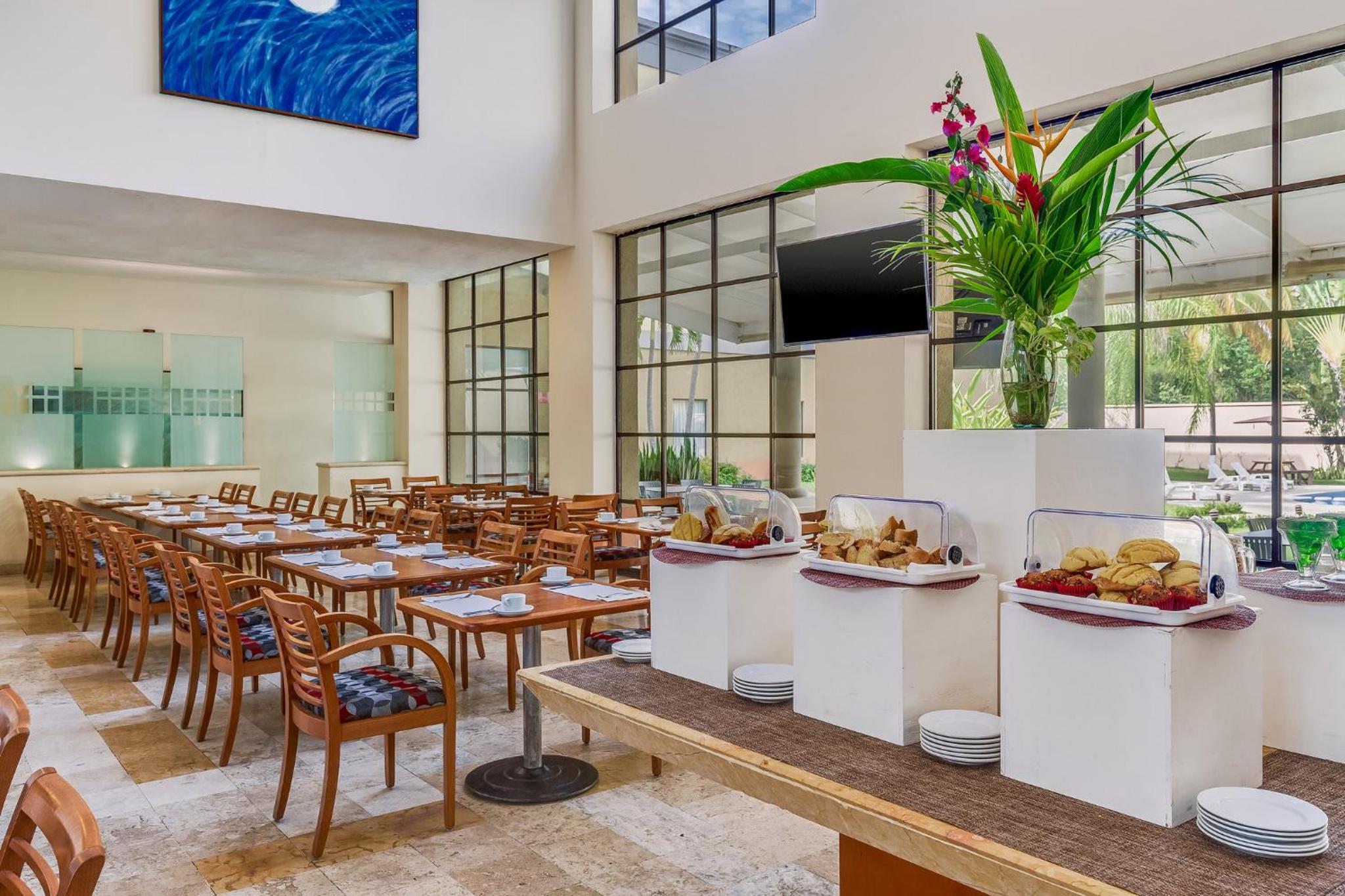 Colima Vacations - Fiesta Inn Colima - Property Image 3