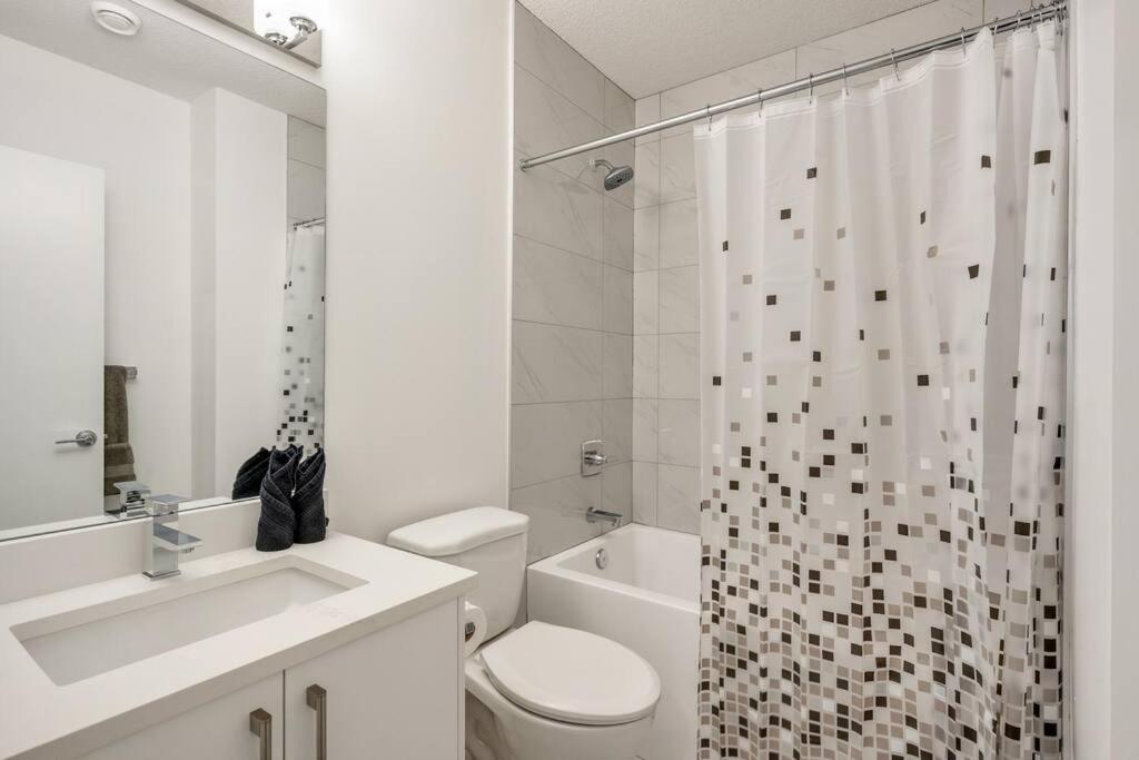 Townhome with Free Parking, Near Downtown