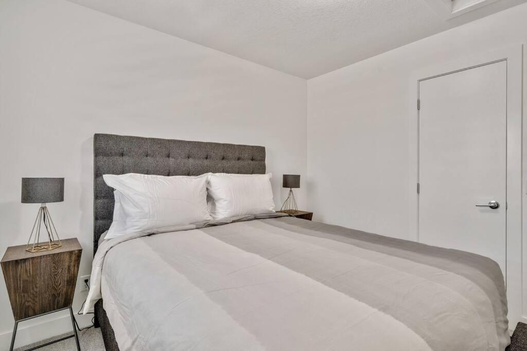 Townhome with Free Parking, Near Downtown