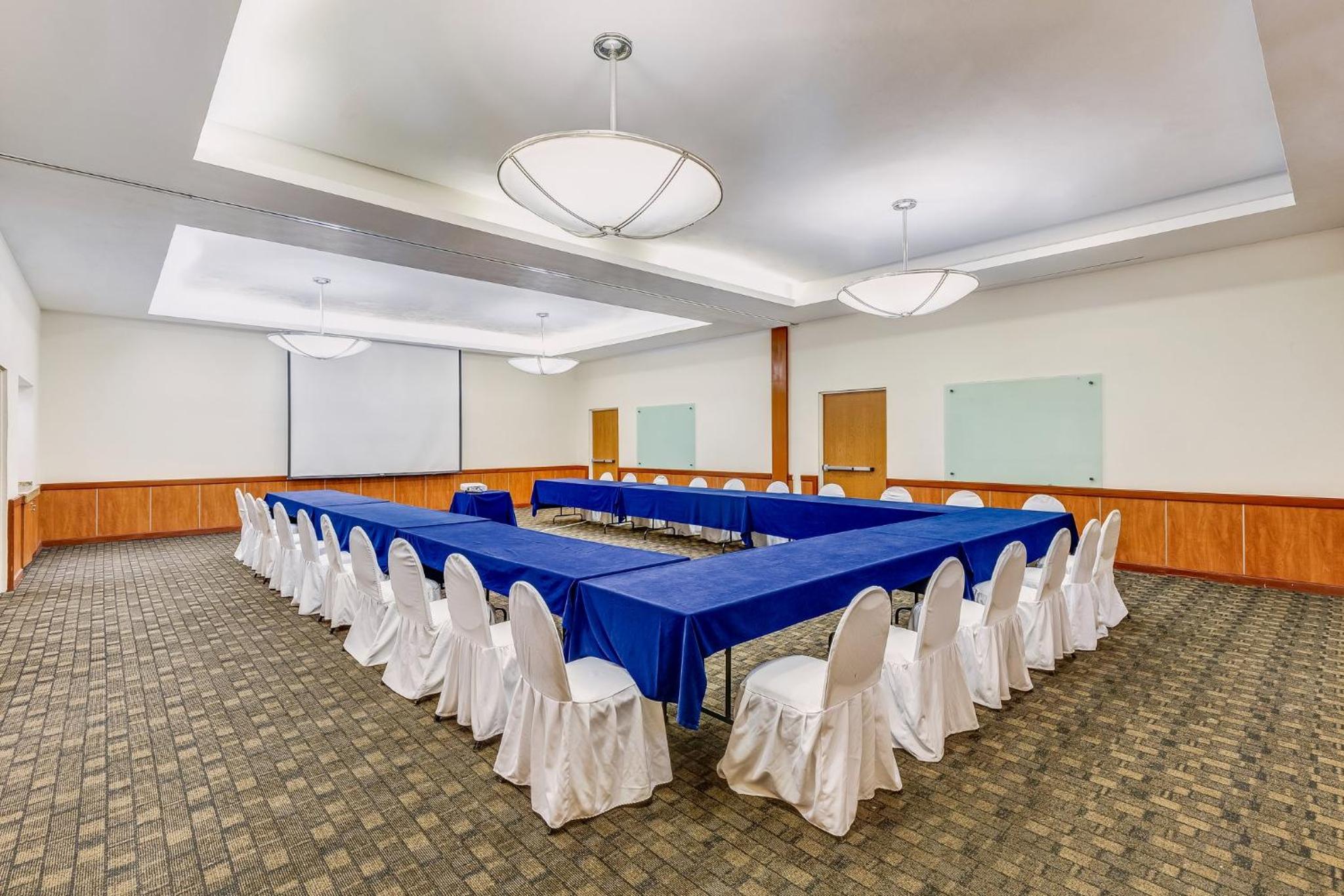 Colima Vacations - Fiesta Inn Colima - Property Image 1