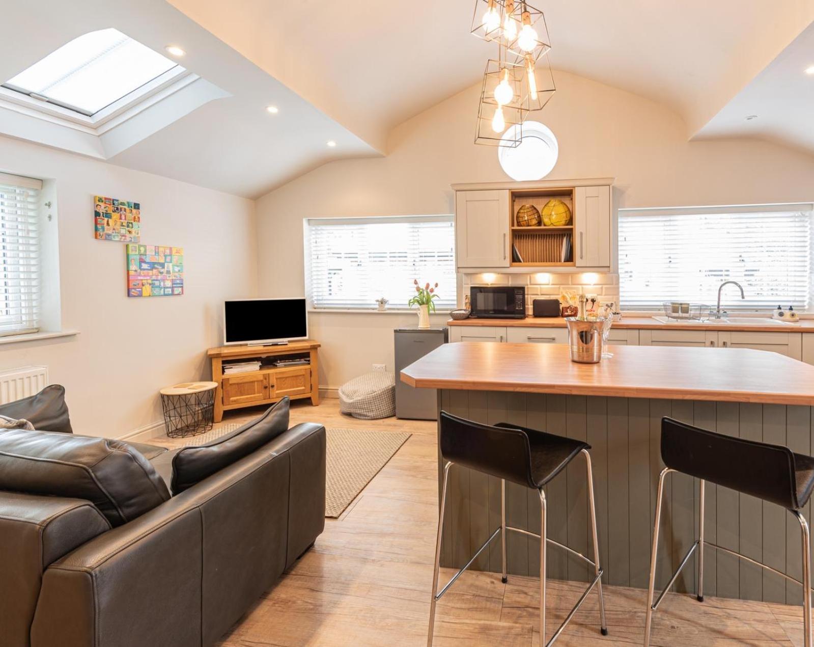 Quiet Self contained Cottage near Delamere Forest view 5