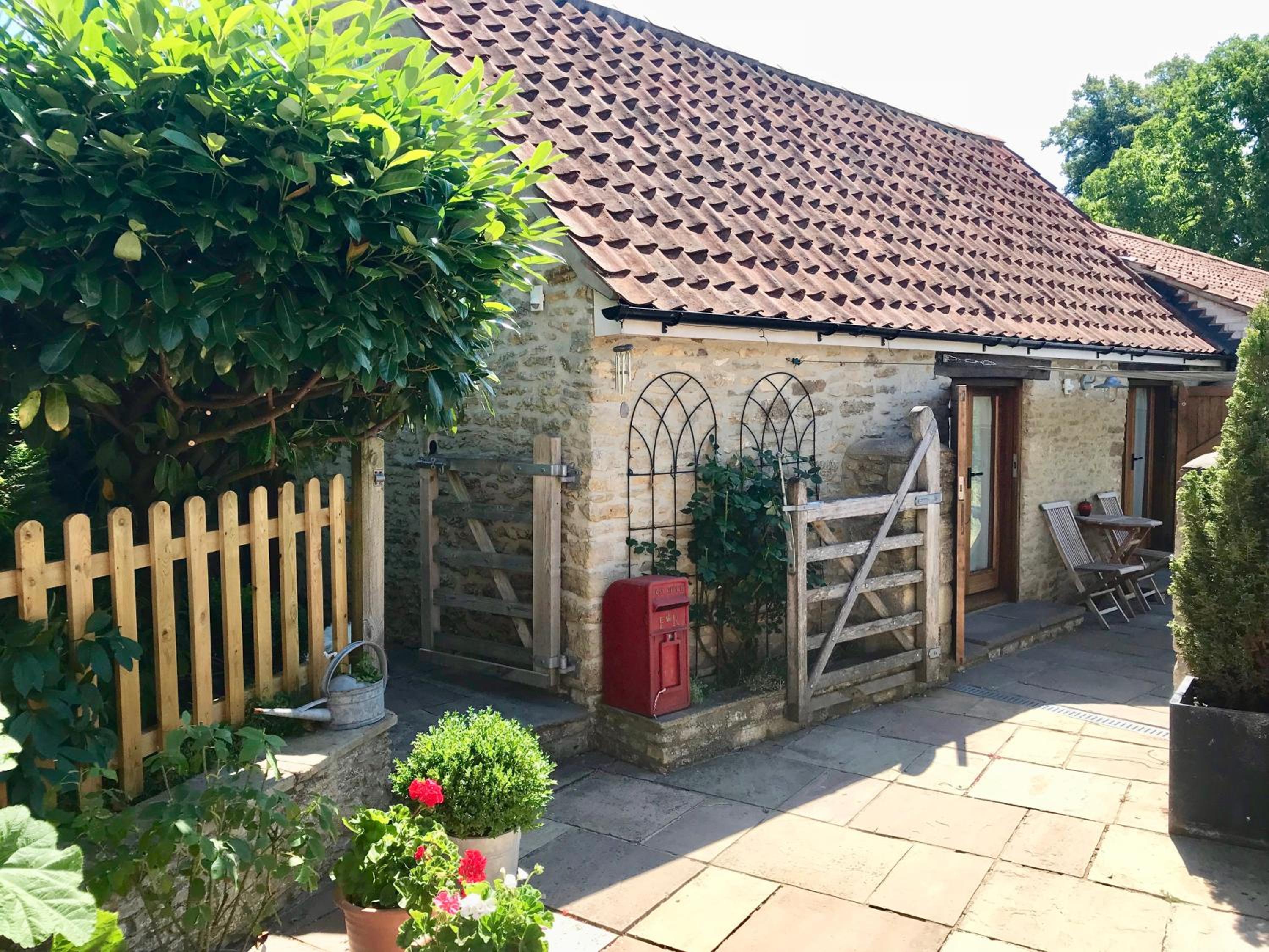 Romantic Little House near Bath view 2