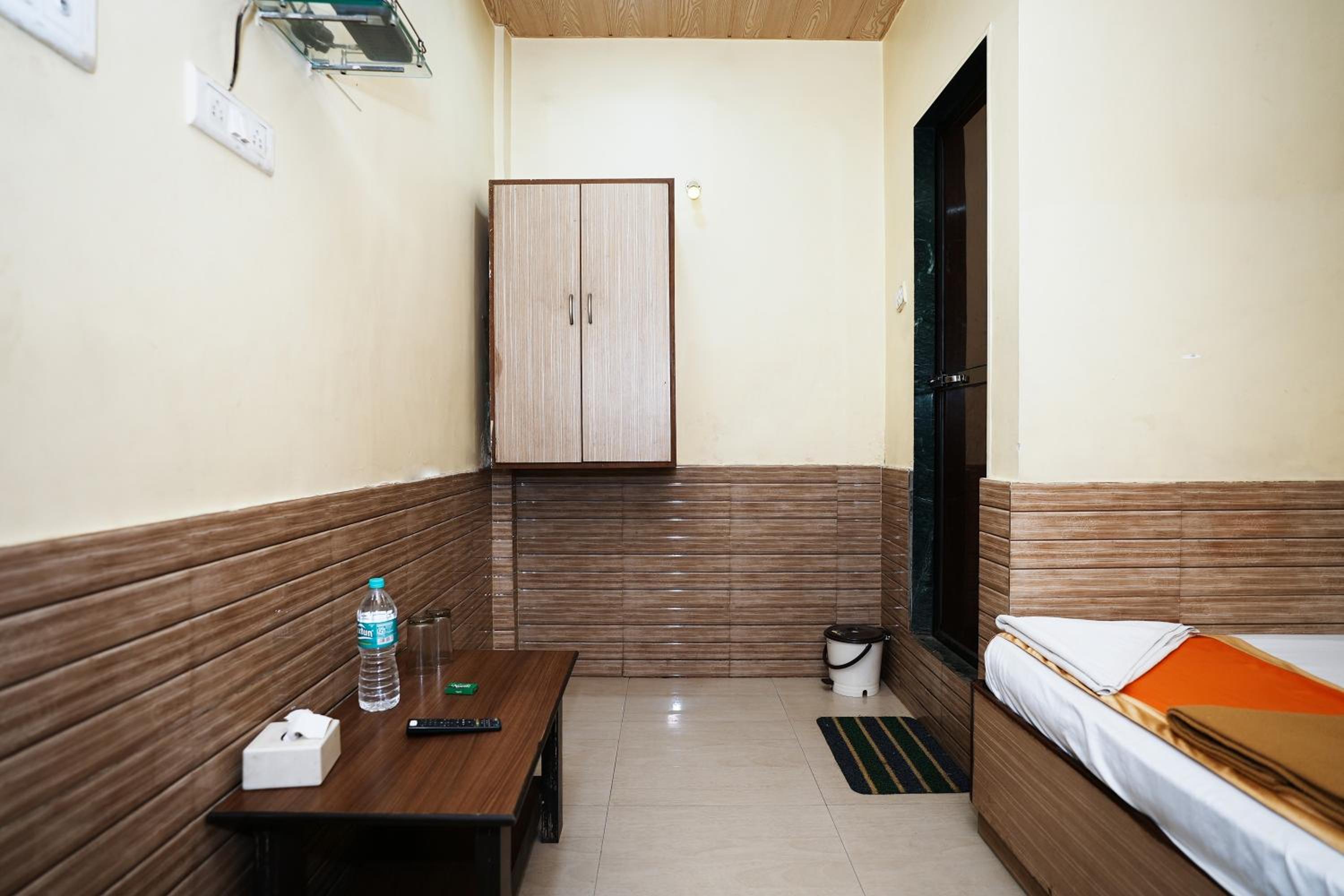 Hotel Sai Parikrama photo 2