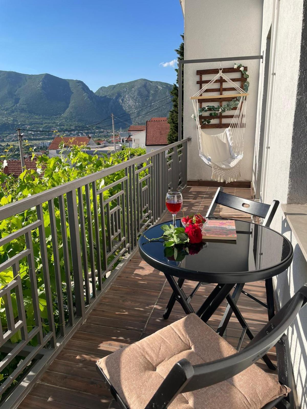 Hills Holiday House