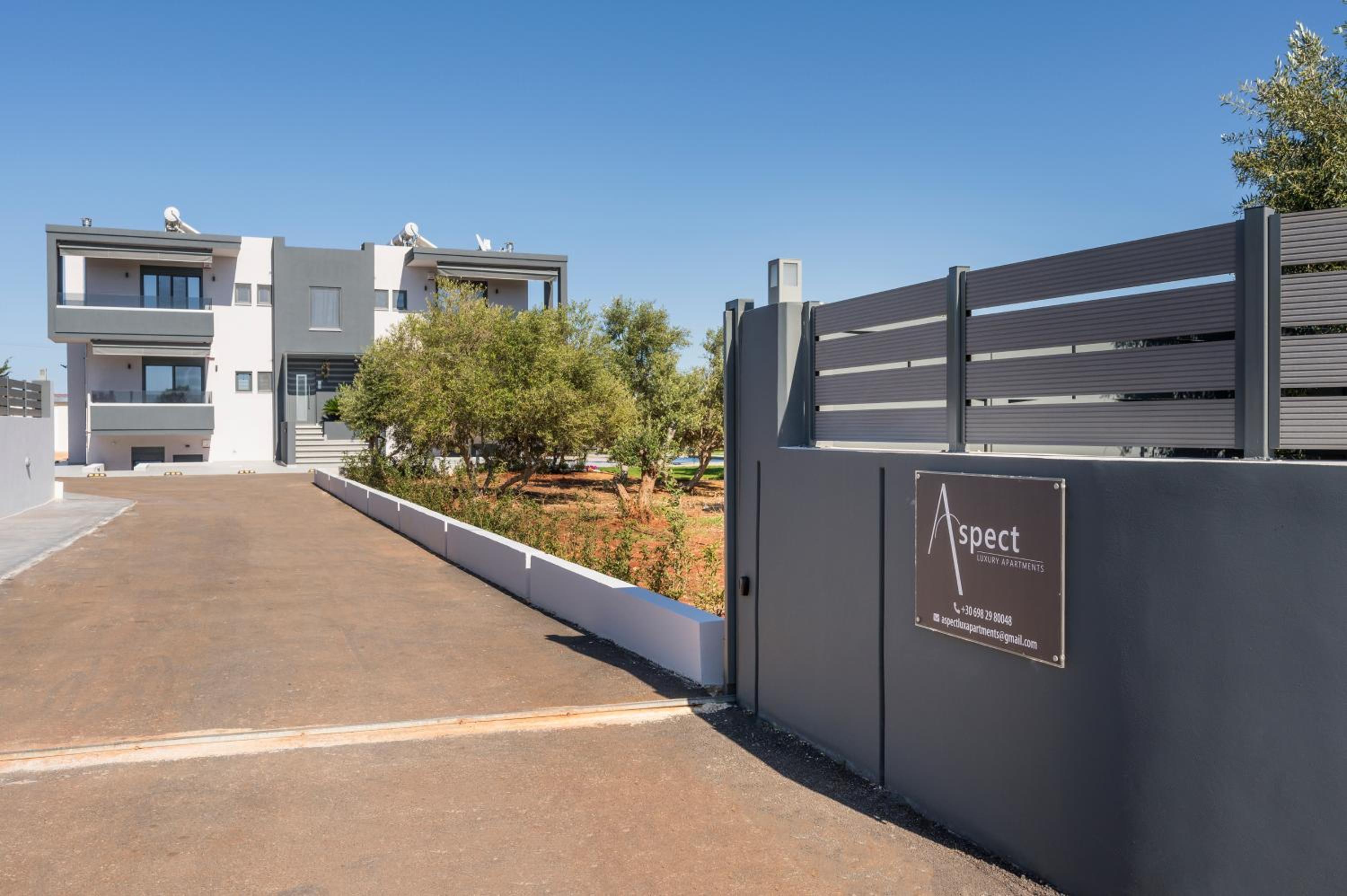 Aspect Luxury Apartments with Pool view 4