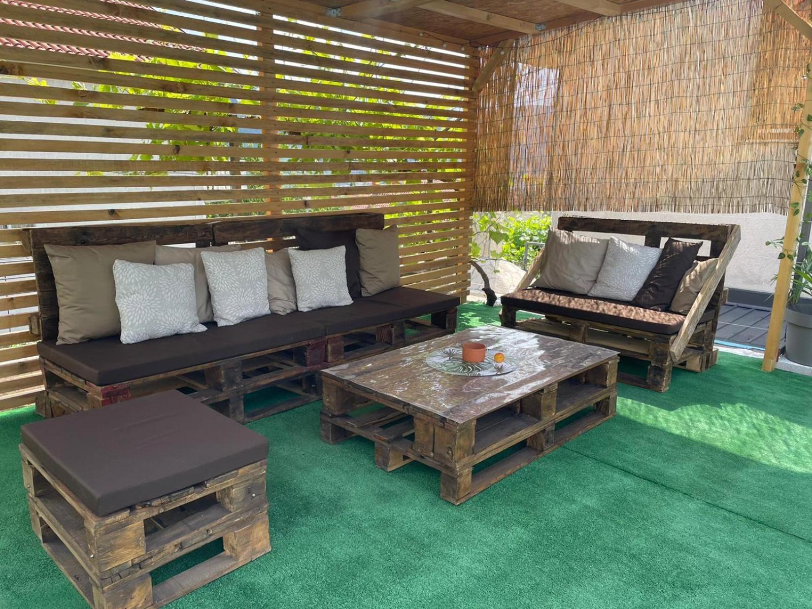 Hills Holiday House