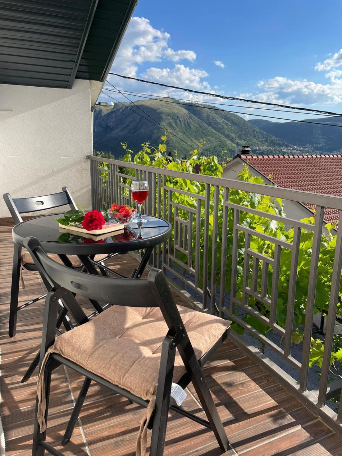 Hills Holiday House