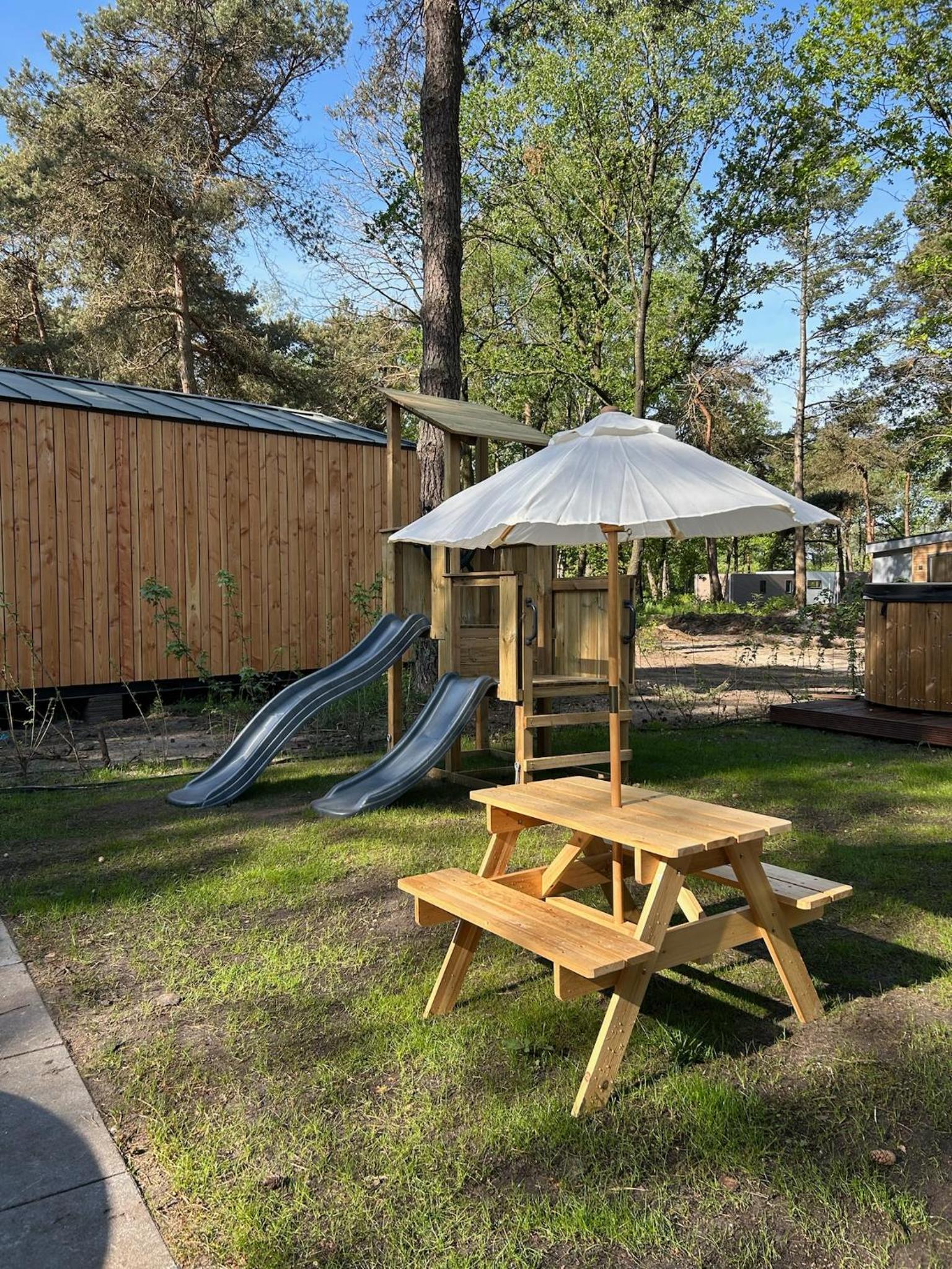 Bos chalet Hellendoorn met Hottub view 5