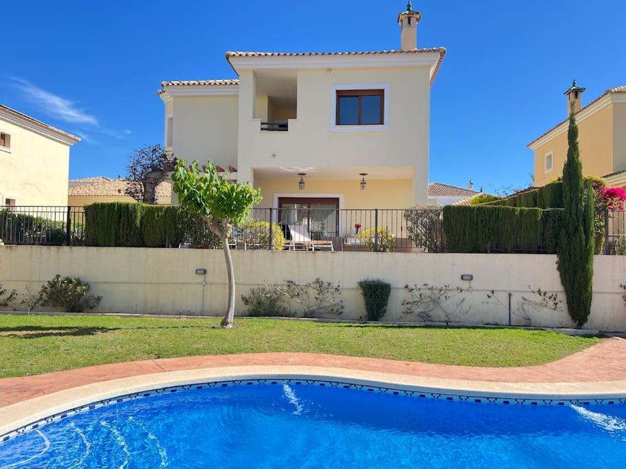 Preciosa Villa El Santuario piscina Altaona Golf