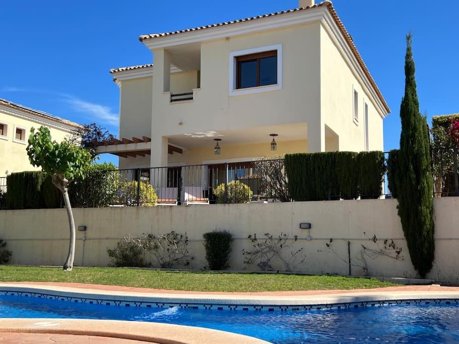 Preciosa Villa El Santuario piscina Altaona Golf