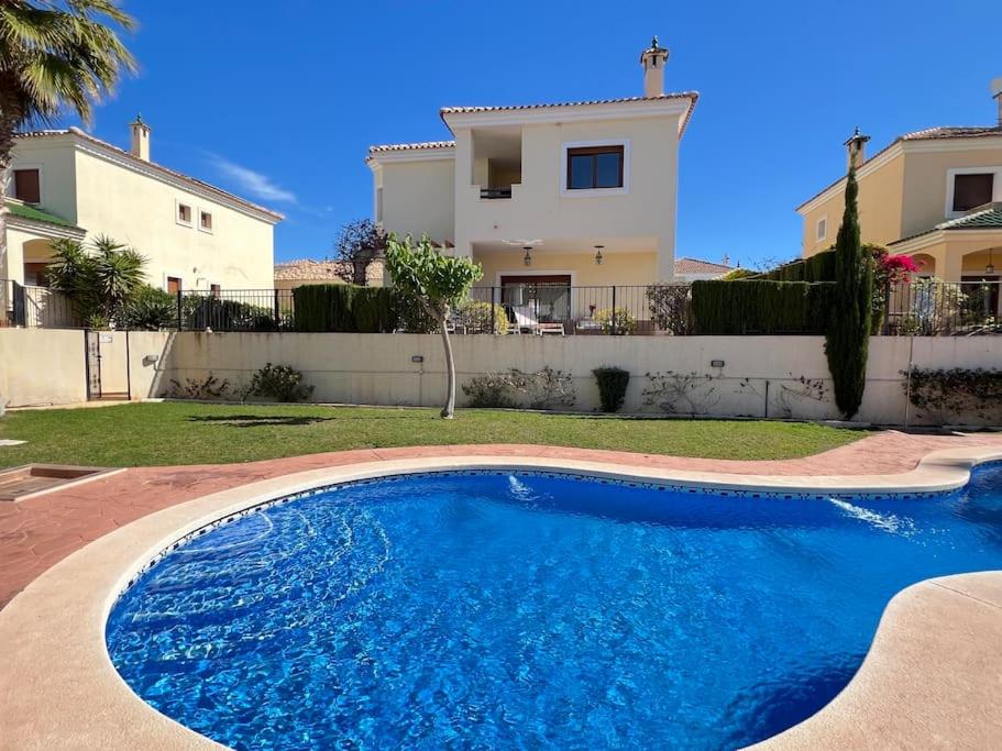 Preciosa Villa El Santuario piscina Altaona Golf
