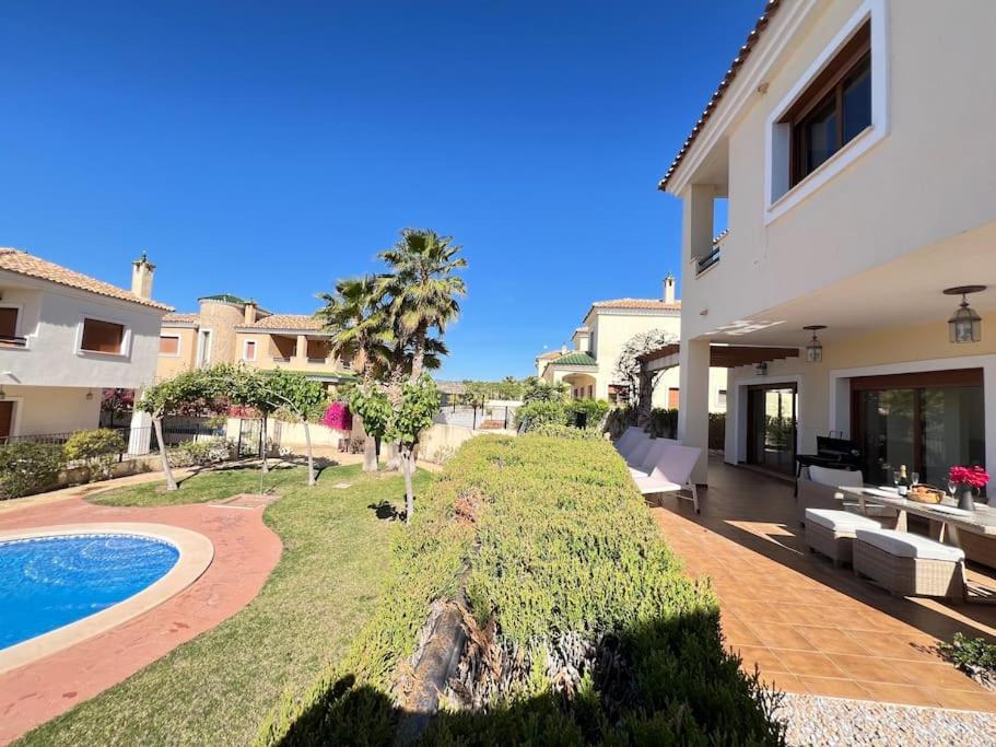 Preciosa Villa El Santuario piscina Altaona Golf