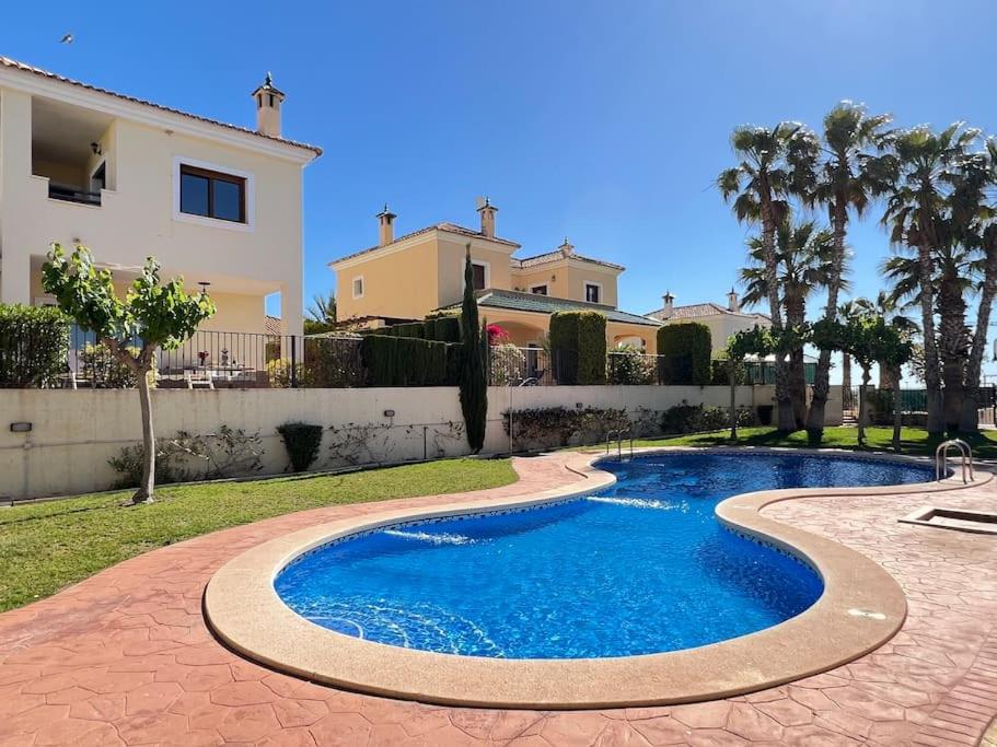 Preciosa Villa El Santuario piscina Altaona Golf