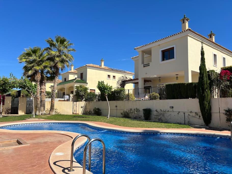 Preciosa Villa El Santuario piscina Altaona Golf