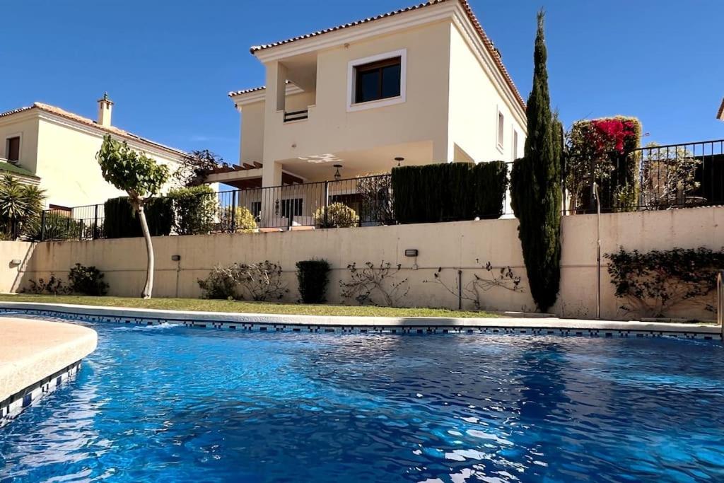 Preciosa Villa El Santuario piscina Altaona Golf