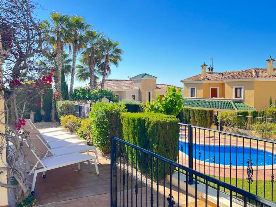 Preciosa Villa El Santuario piscina Altaona Golf