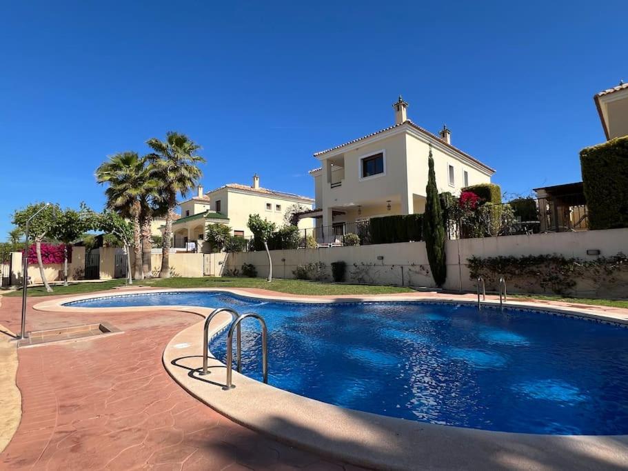 Preciosa Villa El Santuario piscina Altaona Golf