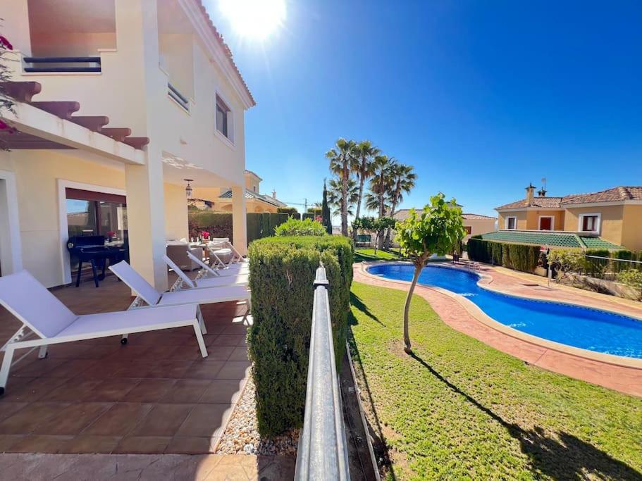 Preciosa Villa El Santuario piscina Altaona Golf