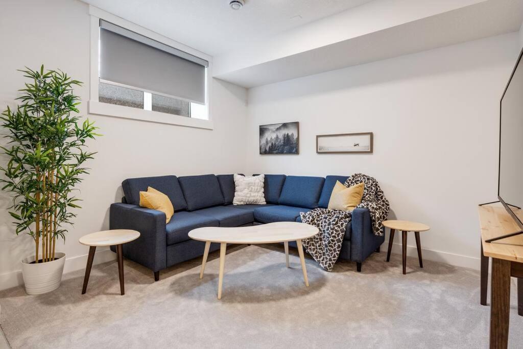 Townhome w Free Parking & Fast Wi-Fi