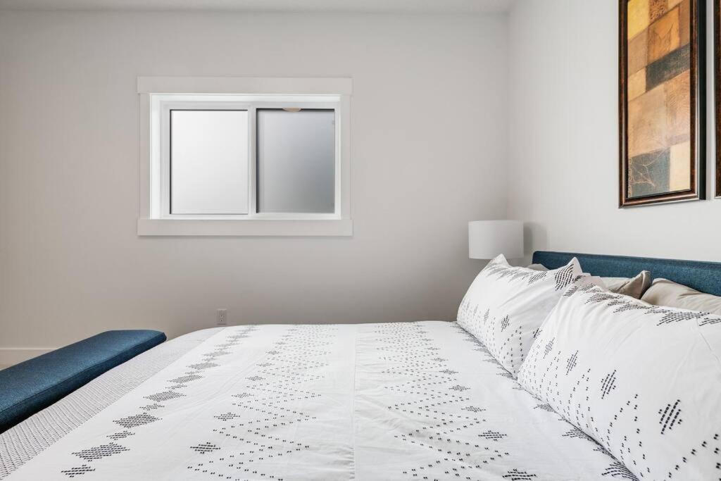 Townhome w Free Parking & Fast Wi-Fi