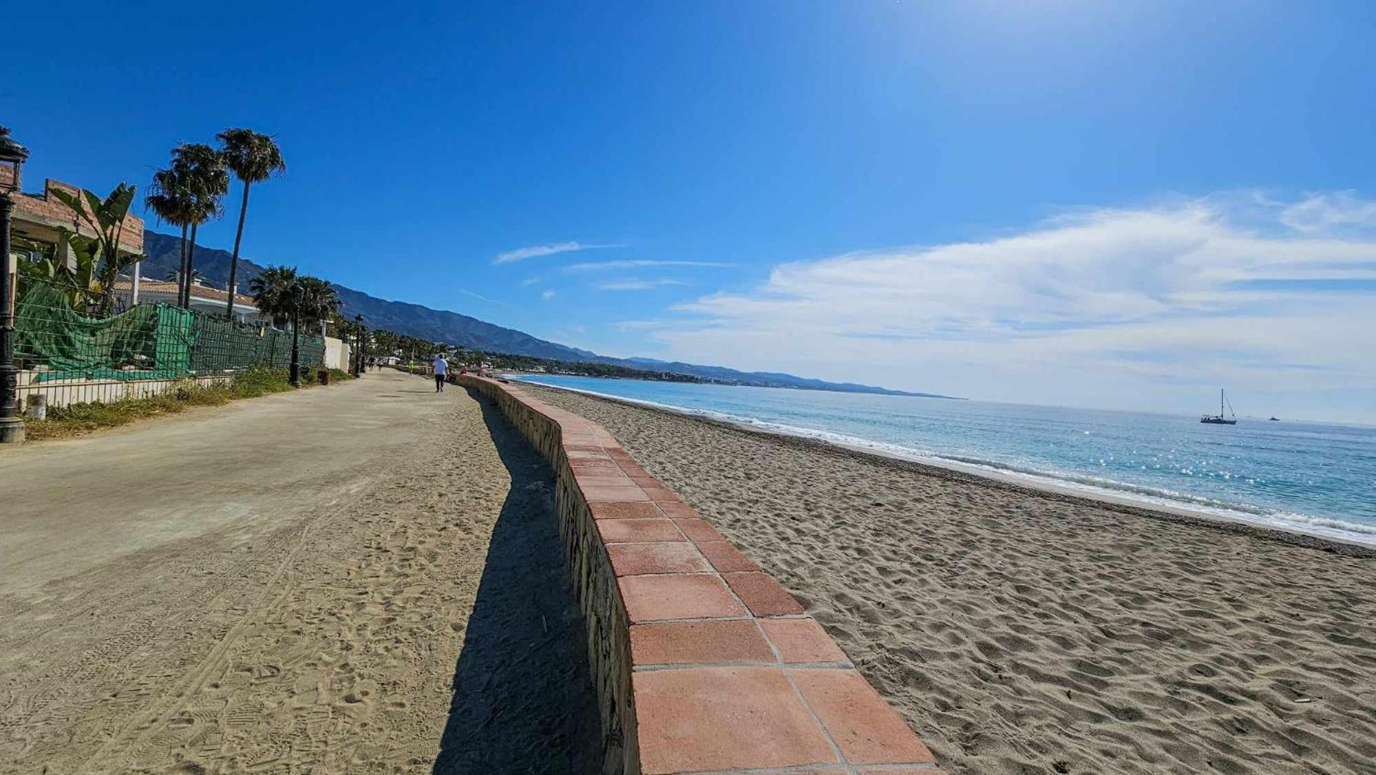 Puerto Banus 2linea playa,piscina y parking view 3