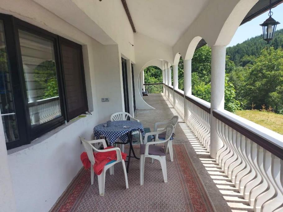 Prirodna Oaza Vila blizu Vlasica i Sarajeva