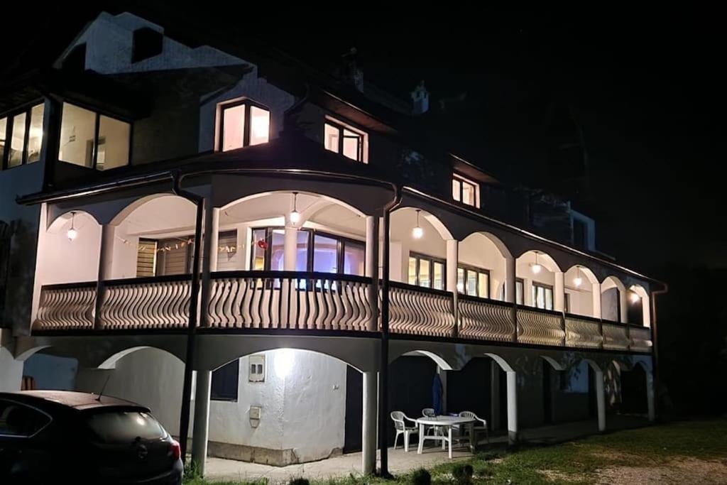 Prirodna Oaza Vila blizu Vlasica i Sarajeva