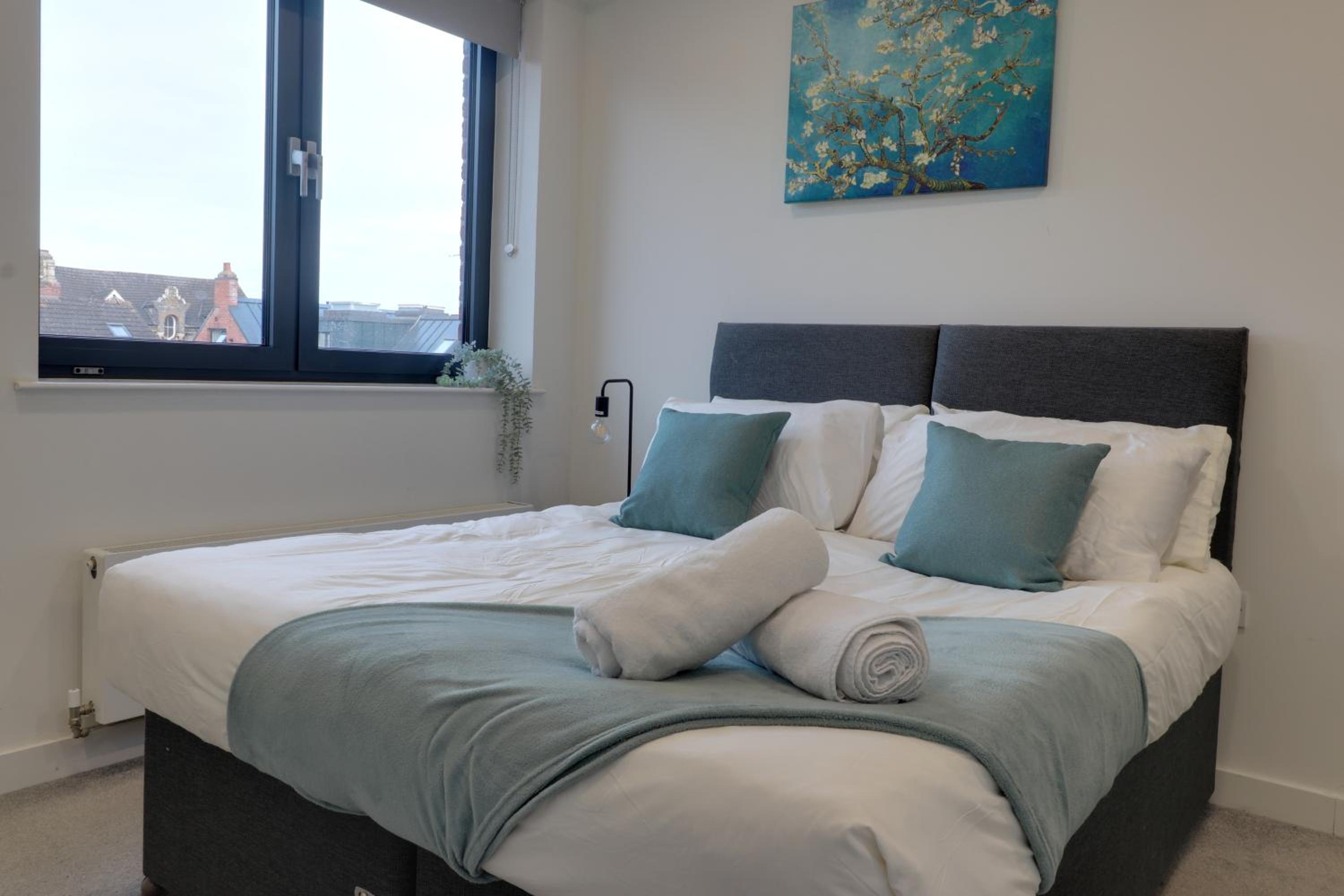 Van Gogh Apartment, Bedford - Fast Wifi, Gym & FREE Parking view 4