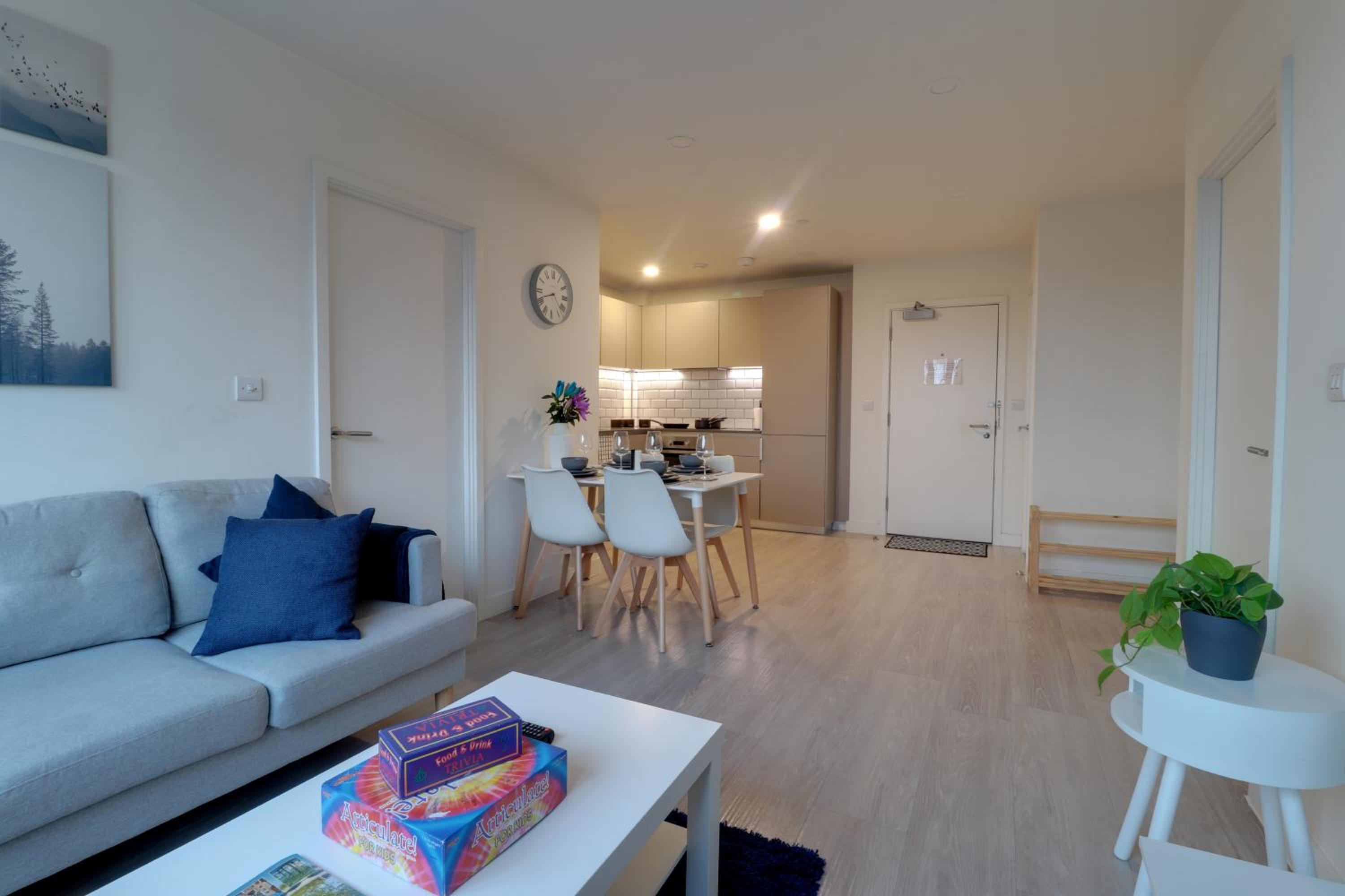 Van Gogh Apartment, Bedford - Fast Wifi, Gym & FREE Parking view 2