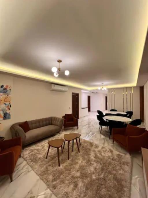 White Palace served Apartment 12