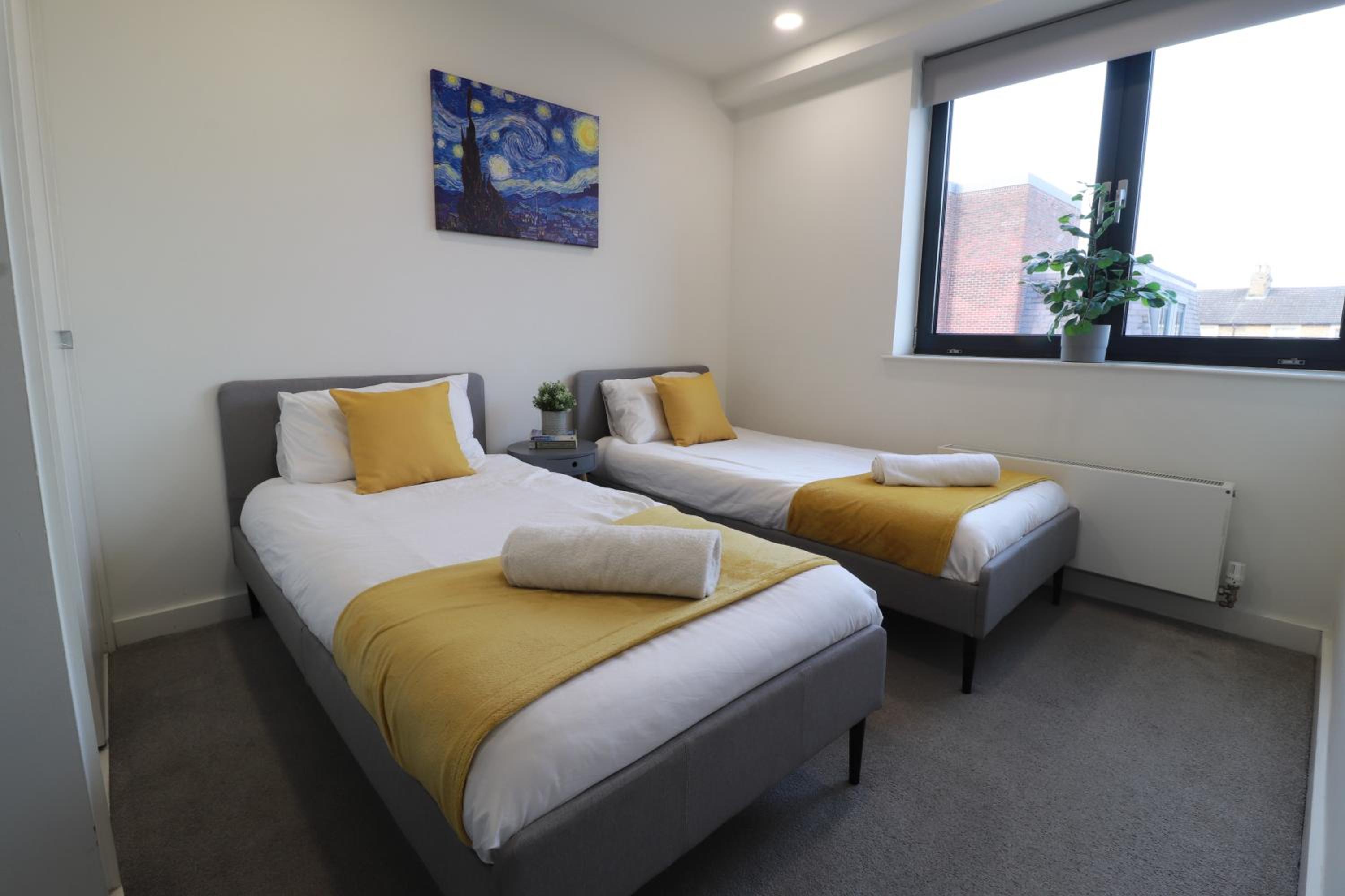 Van Gogh Apartment, Bedford - Fast Wifi, Gym & FREE Parking view 5