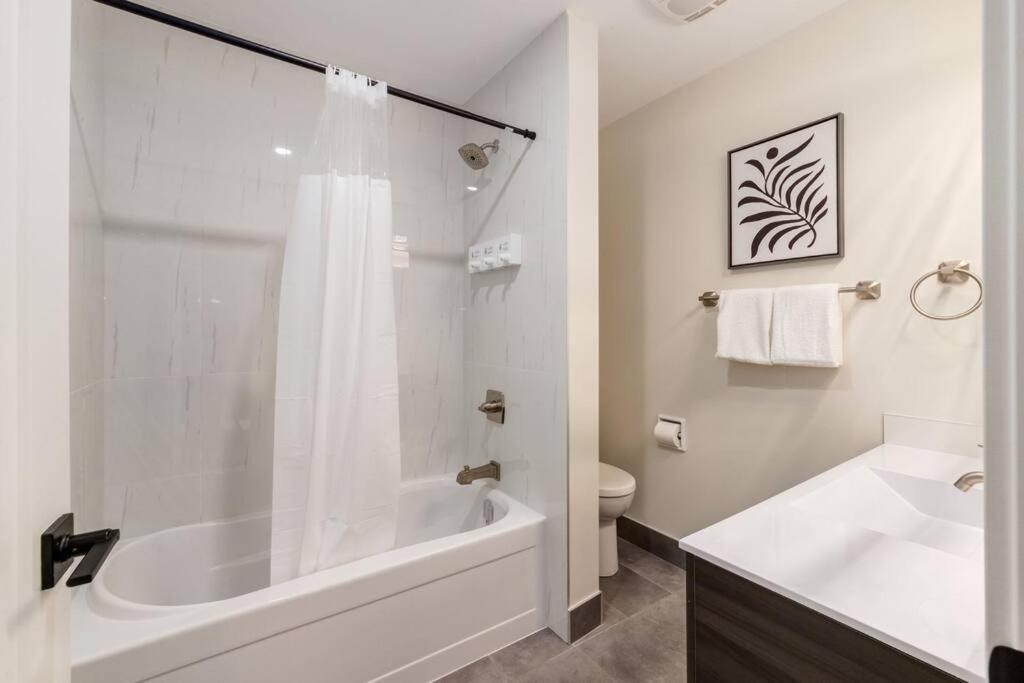 Pet Friendly & Accessible, 4 Beds