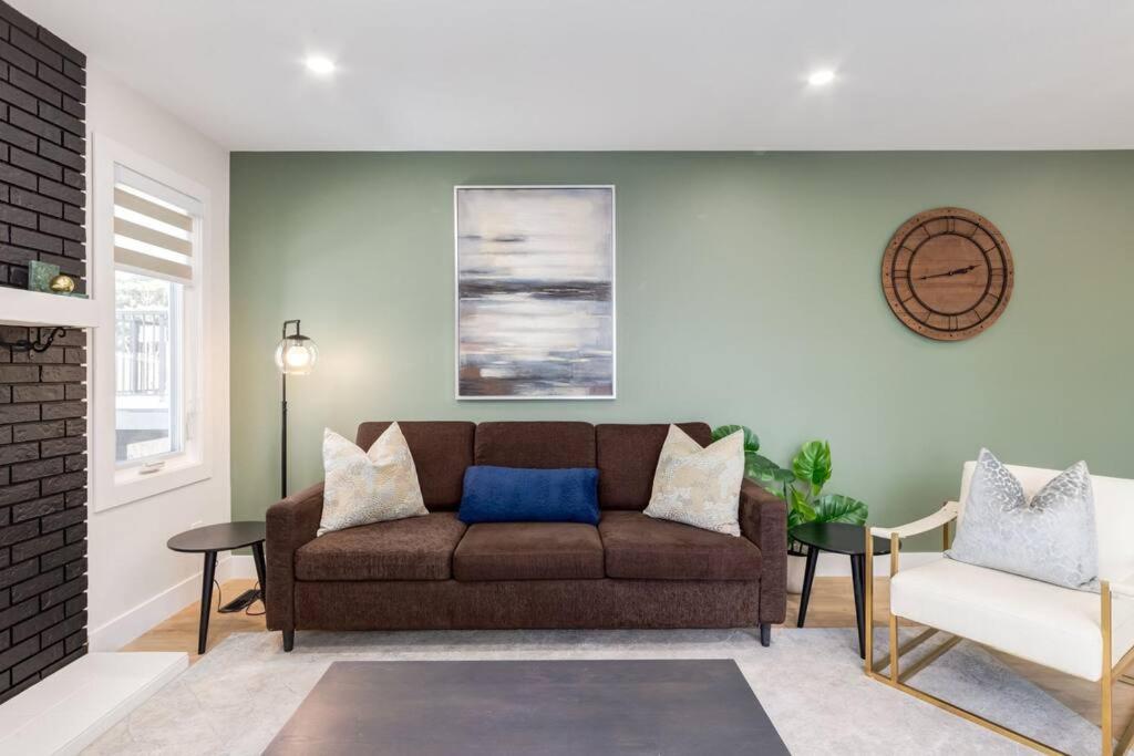 Pet Friendly & Accessible, 4 Beds