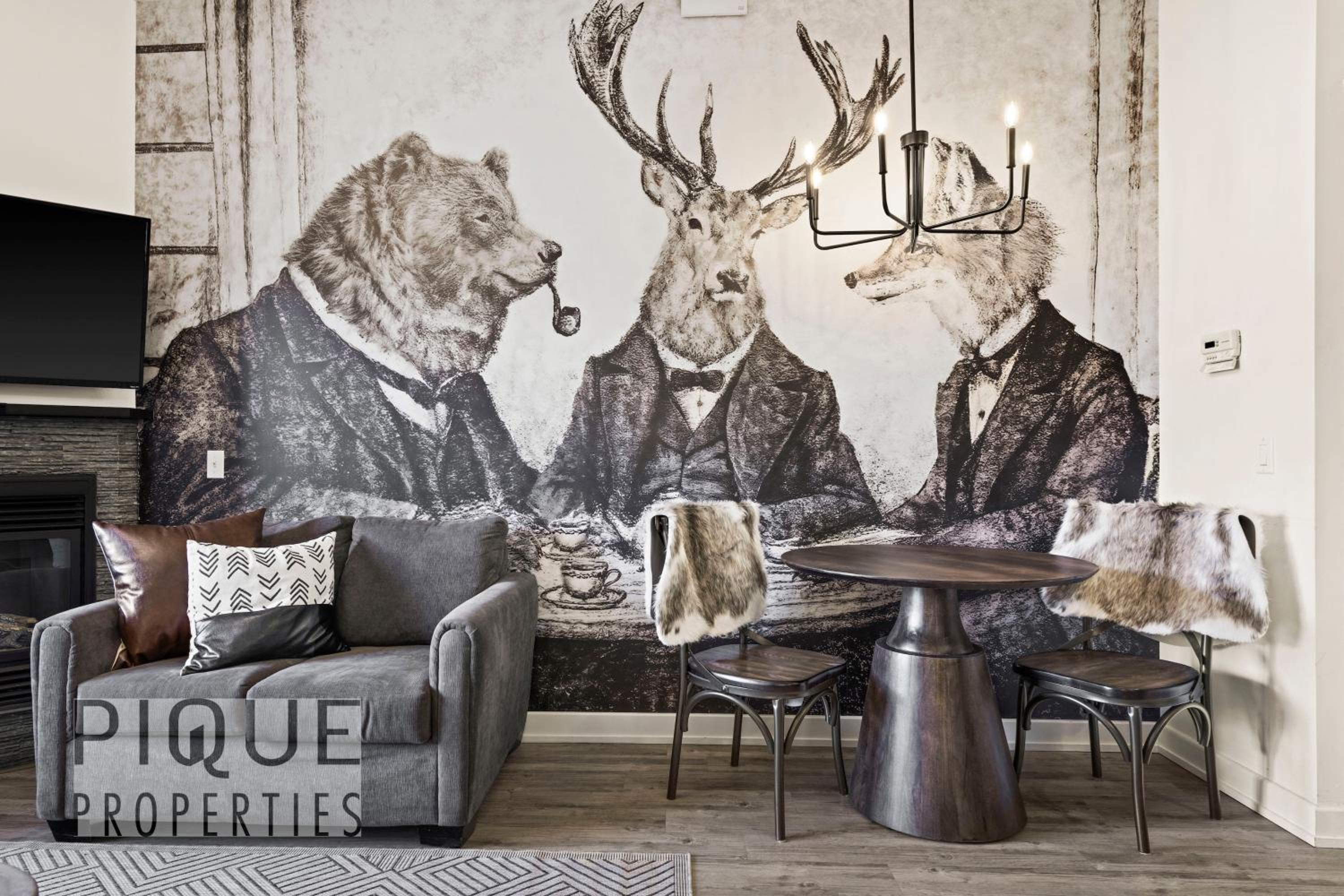 Hotel Mountain Haven Retreat, Pool & Hot Tub, UG Parking, Fitness Centre, WiFi! - Image 1