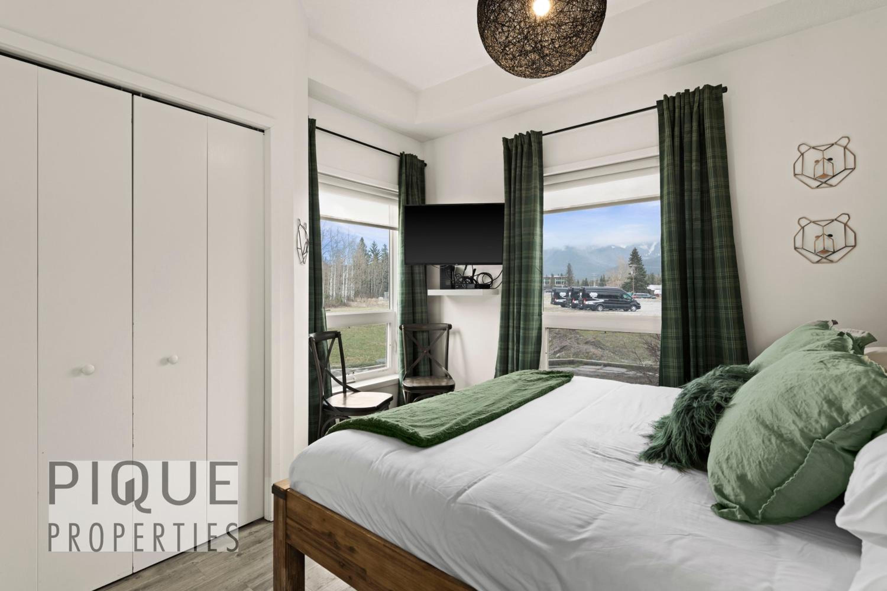 Mountain Haven Retreat, Pool & Hot Tub, UG Parking, Fitness Centre, WiFi! view 4
