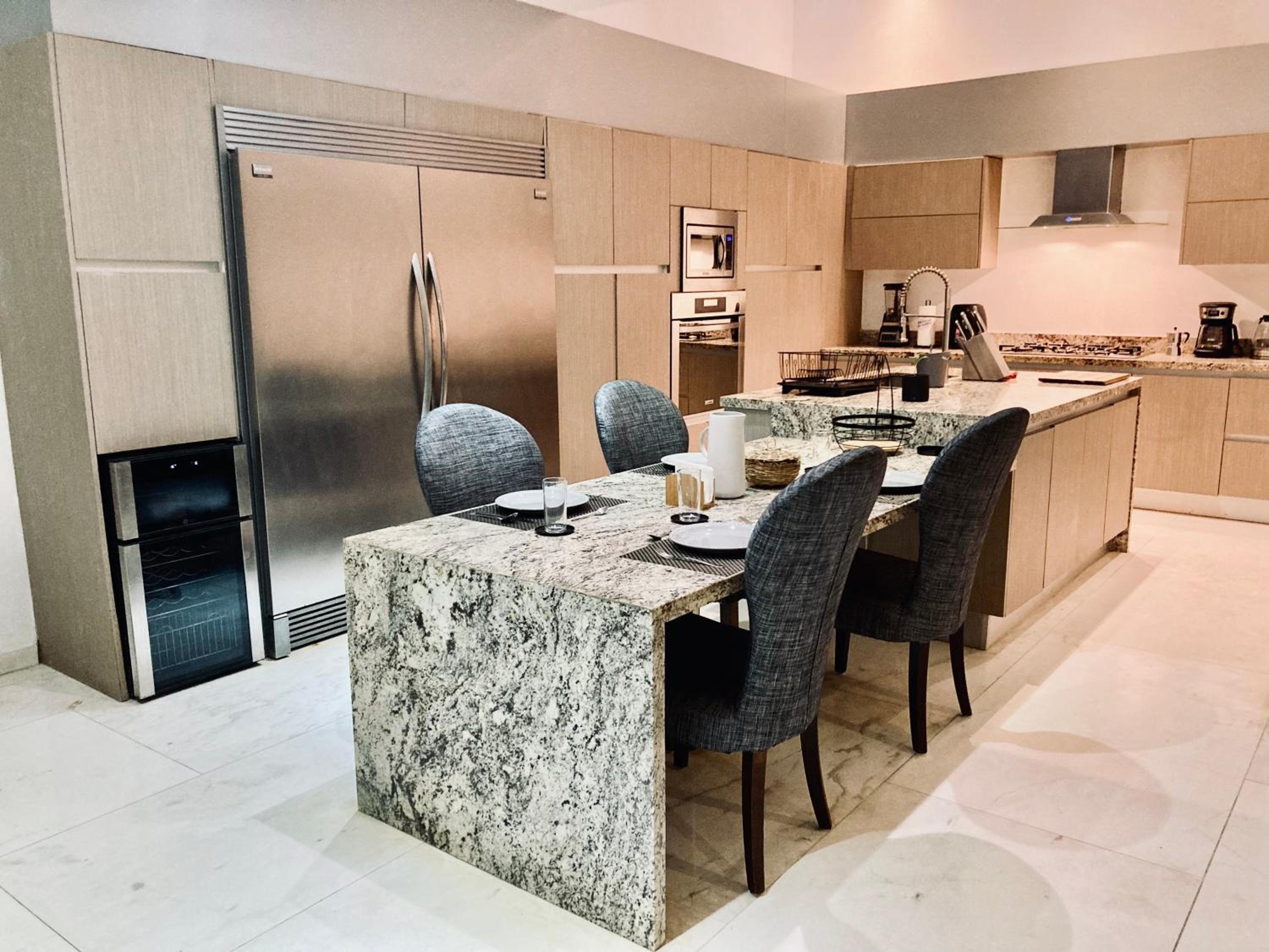 Luxury Priv. Suite W/ Whirlpool Tub 15 mn Airport/Bacab Mansion