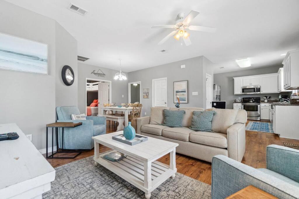 4013 One minute to beach Two pools dog friendly view 3