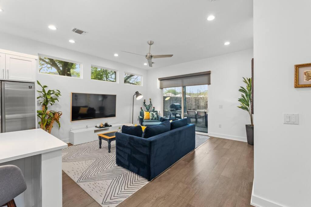 Austin Oasis Spacious 4BR Retreat with Hot Tub Cowboy Pool and Infrared Sauna Perfect for Families and Bachelorettes view 5